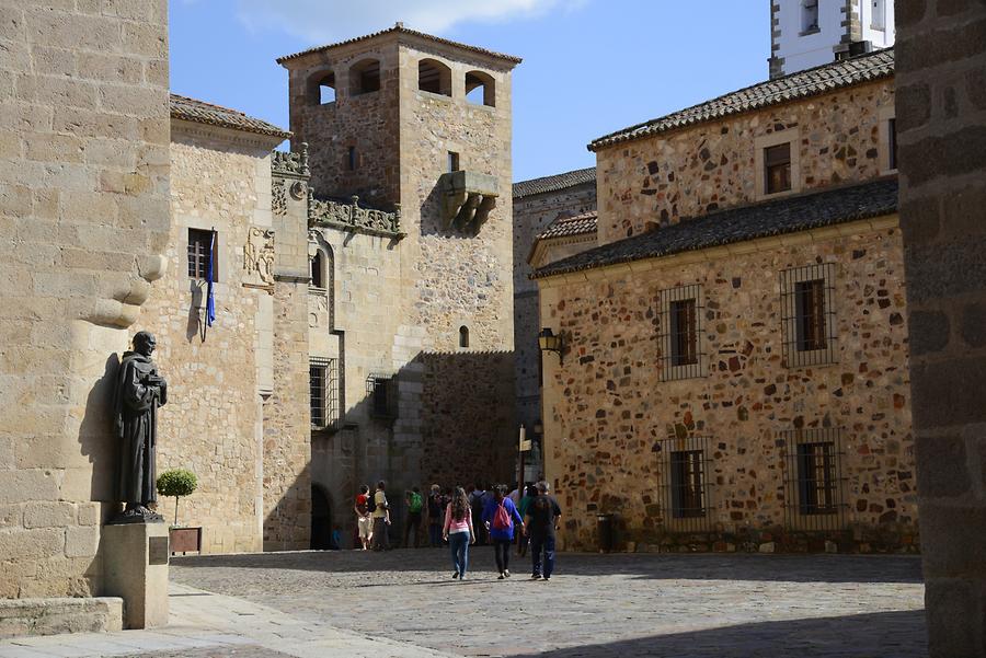 Plaza de los Golfines with Franciscan Friar