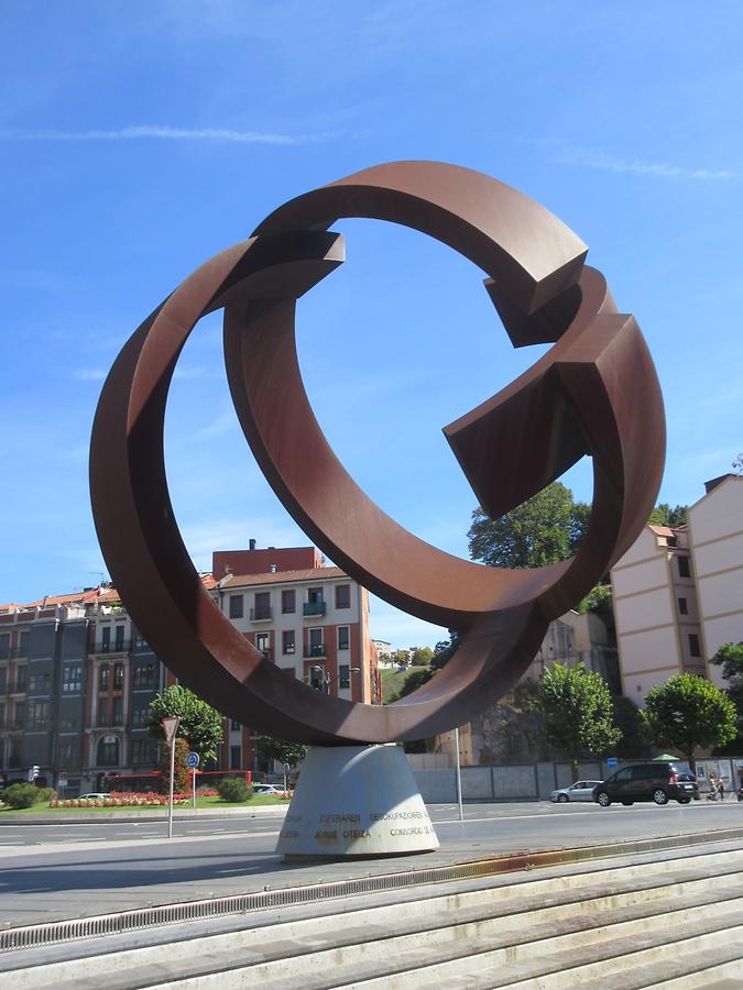 Bilbao - Sculpture 'Ovoide de la Desocupación de la Esfera' 2002