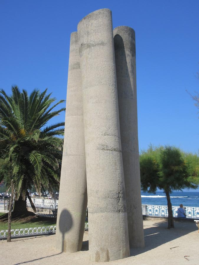 San Sebastian - Playa de Ondarreta - Sculpture