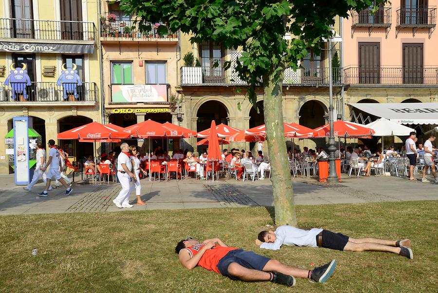 People Plaza del Castillo