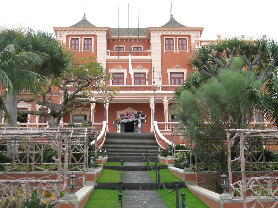 La Orotava - Plaza de la Constitucion - Liceo de Taoro