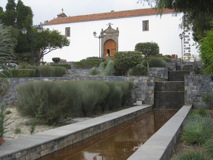 Vilaflor - Iglesia San Pedro Apostol & Plaza San Pedro Apostol
