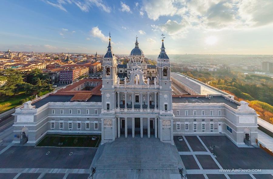 Santa María la Real de La Almudena Cathedral