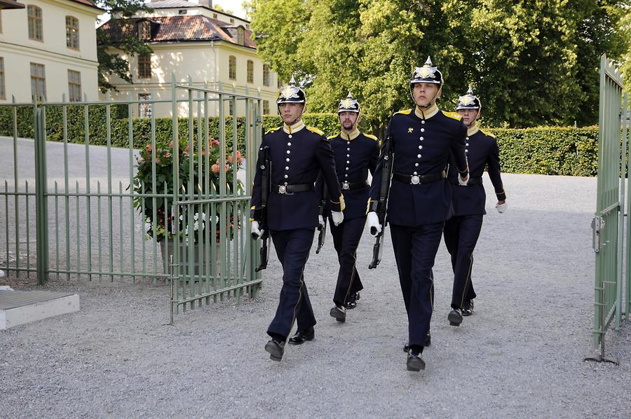 Drottningholm - Changing of the guards