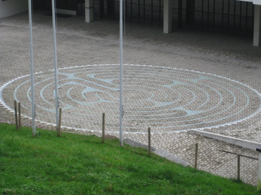 Langnau - Vorplatz der kath. Kirche - Labyrinth