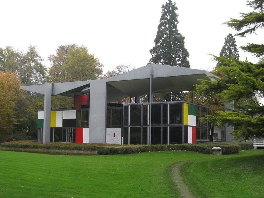 Zürich - Zürichhorn - Heidi Weber-Museum by Le Corbusier