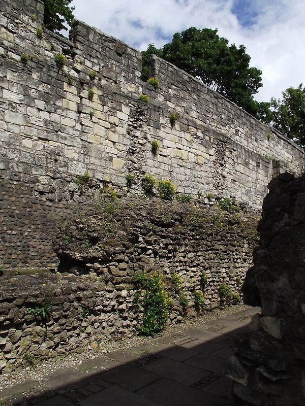 Yorks city walls