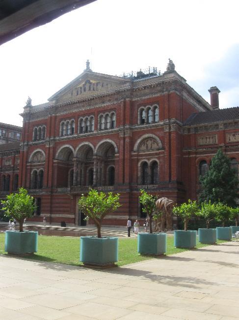 Victoria and Albert Museum (1)