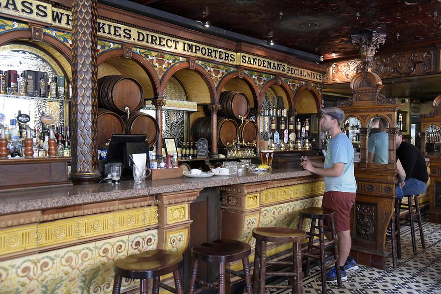 Belfast - Crown Liquor Saloon; Inside