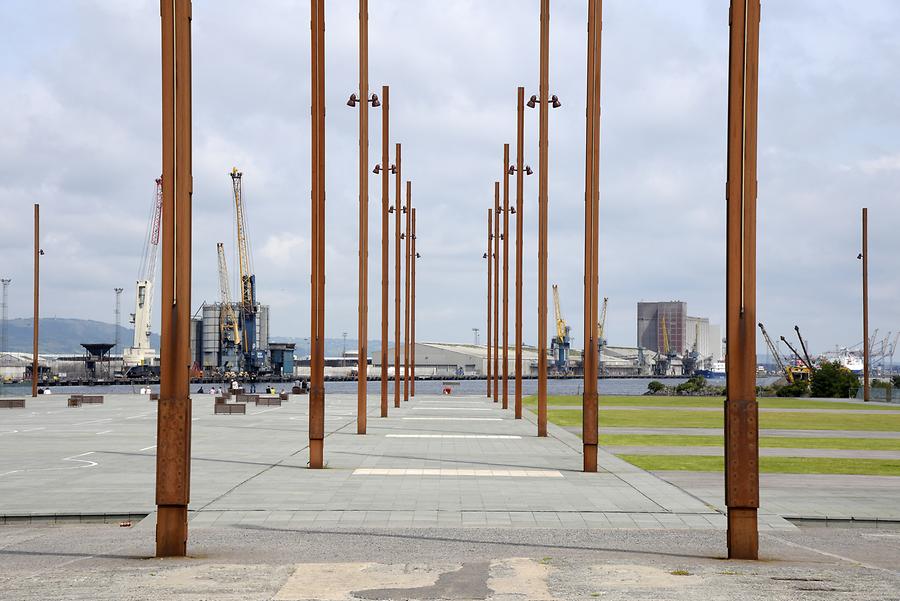 Belfast - Harbour; Titanic Museum