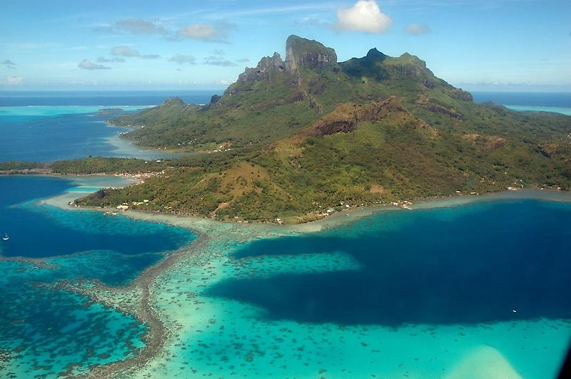 Bora Bora from the air (1)