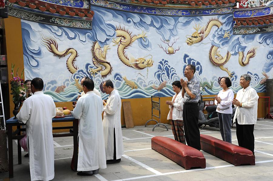 Ceremony Tien Tan Temple