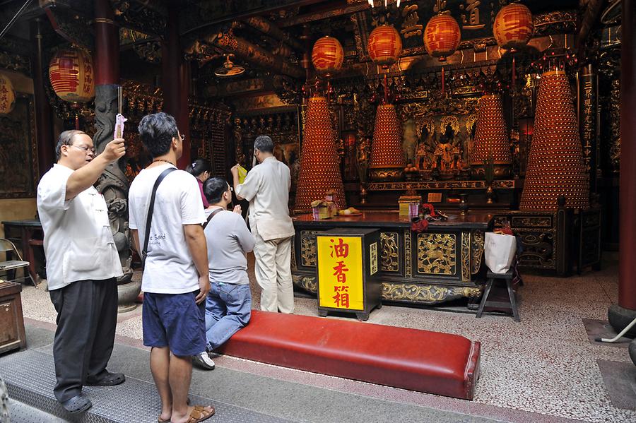 Ceremony Tien Tan Temple