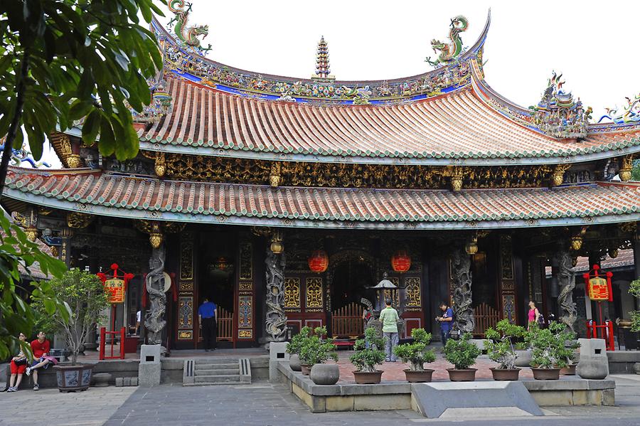 Bao-an Temple