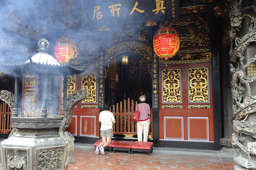 Bao-an Temple