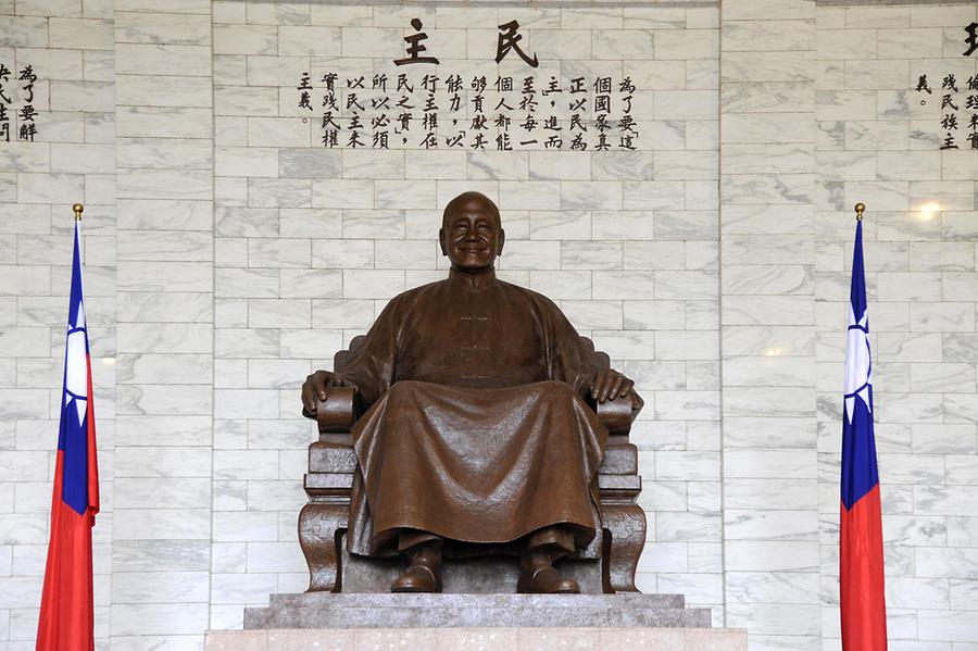 Chiang Kai-shek Memorial, Interior