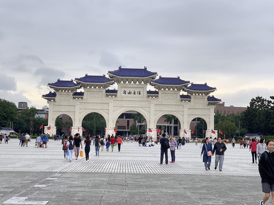 Taipeh - Chiang Kai-shek Memorial Hall; Main Gate