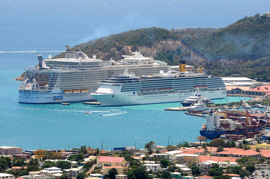 Charlotte Amalie Harbour - Cruise Ships